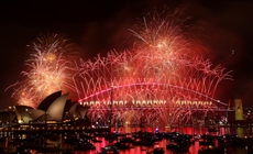 Pháo hoa thắp sáng các thành phố trên khắp Australia