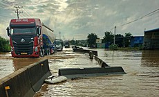 Quốc lộ v&#224; cao tốc xuất hiện nhiều điểm ngập v&#224; sạt lở mới, t&#224;i xế lưu &#253; lộ tr&#236;nh