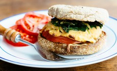 7 th&#243;i quen &#226;m thầm g&#226;y tăng c&#226;n sau tuổi 40