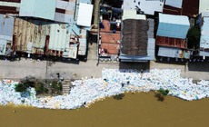 Cả l&#224;ng chạy đua với thời gian, gi&#224;nh từng m&#233;t đất trước &#39;h&#224; b&#225;&#39;
