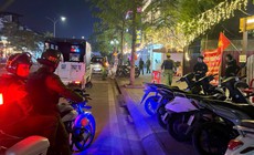 Bị kiểm tra nồng độ cồn, nam thanh ni&#234;n t&#244;ng xe m&#225;y v&#224;o CSGT