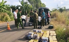 Truy đuổi hơn 60 km, bắt t&#224;i xế l&#225;i Suzuki nghi chở h&#224;ng cấm