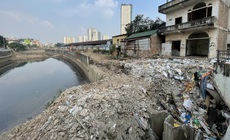 Dự &#225;n cứng h&#243;a k&#234;nh La Kh&#234;, H&#224; Nội thi c&#244;ng kh&#244;ng che chắn g&#226;y bụi v&#224; &#244; nhiễm