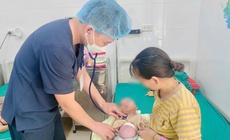 Cứu sống trẻ sơ sinh có gan, ruột nằm ngoài ổ bụng