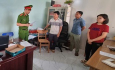 Mua b&#225;n tr&#225;i ph&#233;p h&#243;a đơn, gi&#225;m đốc v&#224; kế to&#225;n c&#244;ng ty bị khởi tố