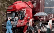 Video 2 &#244; t&#244; đ&#226;m trực diện, 2 người thương vong