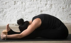 5 tư thế yoga đơn giản gi&#250;p thư gi&#227;n thần kinh ngay lập tức