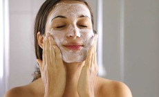 Cục Quản l&#253; Dược thu hồi, ti&#234;u huỷ l&#244; sữa rửa mặt kh&#244;ng đạt chất lượng