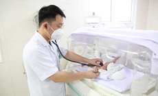 H&#224;nh tr&#236;nh 103 ng&#224;y cứu em b&#233; sinh cực non của y b&#225;c sĩ tuyến dưới