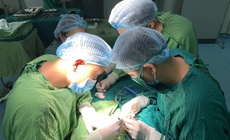 Từ ca bệnh nhi thủng dạ d&#224;y được cứu sống, l&#224;m g&#236; để ph&#242;ng ngừa cho trẻ?