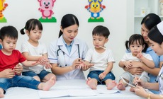 Virus EV71 g&#226;y bệnh tay ch&#226;n miệng khiến trẻ nhập viện ồ ạt, cha mẹ cần l&#224;m g&#236;?