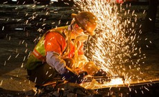 Bỏng mắt cần sơ cứu đ&#250;ng