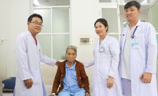 Cứu sống cụ b&#224; vừa vỡ ruột thừa vừa rối loạn nhịp tim