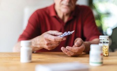 Người nhiễm HIV uống thuốc ARV c&#249;ng thuốc điều trị bệnh mạn t&#237;nh: L&#224;m sao để kh&#244;ng xung đột?