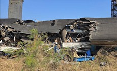 Thái Lan: Cần cẩu đổ sập vào đoàn tàu chở khách, ít nhất 22 người tử vong