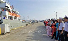 Hai tàu Hải quân khởi hành mang quà Tết đến Nhà giàn DK1 và các tàu trực trên biển