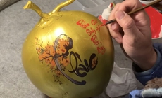 Dịch vụ vẽ dừa kiếm hàng chục triệu đồng mỗi tháng dịp cận Tết