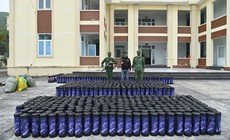 Quảng Ninh: Bắt giữ vụ vận chuyển hơn 1.300 bình khí cười trên biển
