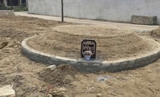 Đất có sổ đỏ nhưng bất ngờ phát hiện ngôi mộ, chủ nhà phải làm gì?