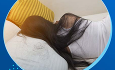 Thói quen khi ngủ gây rụng tóc và cách khắc phục