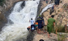 Hai học sinh đuối nước thương tâm khi tắm thác
