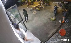 Mâu thuẫn trên TikTok, 10 người bị khởi tố sau vụ chém người tại quán bia