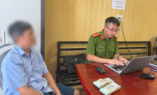 Từ biểu hiện bất thường, chủ cửa hàng điện thoại phát hiện bộ đội 'rởm' lừa tiền