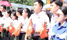 Nghẹn ngào triệu trái tim tiễn đưa các anh hùng liệt sĩ bằng những nhành hoa trắng