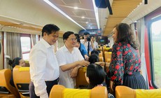 Chủ tịch Tổng Liên đoàn Lao động Việt Nam thăm hỏi y bác sĩ trên tàu PL1