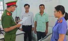 Bắt tạm giam người đàn ông dùng kéo đâm bạn nhậu