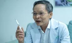 Từ cậu học trò đi bộ 20 km đến người mang ánh sáng cho hàng chục nghìn bệnh nhân