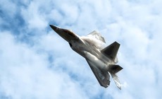 Tiêm kích J-20 Trung Quốc vượt trội hơn F-22 Mỹ?