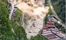 Vỡ hồ băng ở Bhutan, lũ dữ tràn xuống như thác, cảnh tượng như ngày tận thế