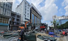 Cận cản loạt công trình ven đường Nguyễn Hoàng bị tháo dỡ để làm vườn hoa