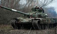 Xe tăng T-72 Ukraine lĩnh trọn đòn chớp nhoáng từ UAV Lancet Nga
