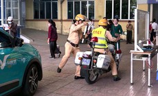 Cảnh sát 'mở đường' đưa cụ ông 80 tuổi bị đột quỵ đến viện cấp cứu