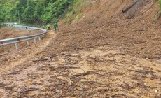 Mưa rất lớn, 4 tỉnh miền Trung xuất hiện nhiều điểm nguy cơ sạt lở