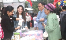 Phiên chợ 'đặc biệt' sáng mùng 2 Tết: Không mặc cả, mua may mắn, bình an