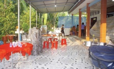 Hai người tử vong, nhiều người nhập viện sau khi uống rượu