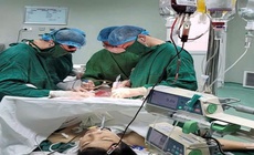 Báo động đỏ liên viện cứu nam thanh niên vỡ gan, sốc mất máu nguy kịch