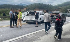 3 ô tô va chạm liên hoàn trên cao tốc Nội Bài – Lào Cai 