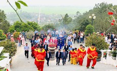 Lễ dâng bánh chưng tưởng niệm thân mẫu Chủ tịch Hồ Chí Minh