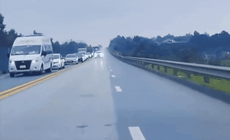 Nữ tài xế nháy đèn loạn, đi ngược chiều vượt hàng dài xe trên cao tốc khai gì với Công an?