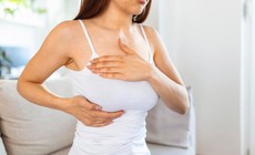 Ung thư vú có di truyền không? Các yếu tố nguy cơ ung thư vú cần biết để bảo vệ chính mình