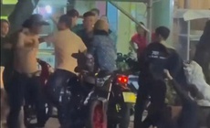 Mâu thuẫn khi mời bia, nhóm thanh niên dùng dao, mũ bảo hiểm đánh nhau