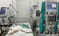 Cứu sống ngoạn mục cháu bé mắc tay chân miệng nguy kịch trong những ngày Tết