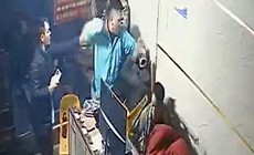 Công an vào cuộc vụ tài xế xe công nghệ hành hung người dân giữa đêm ở Hà Nội