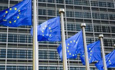 Giá vàng thế giới tiếp đà lao dốc khi ECB giữ nguyên lãi suất