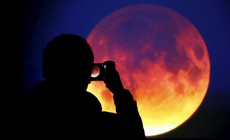 Mặt Trăng sẽ nhuộm đỏ bầu trời đêm mai