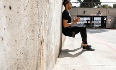 7 tác dụng của bài tập ngồi xổm dựa tường